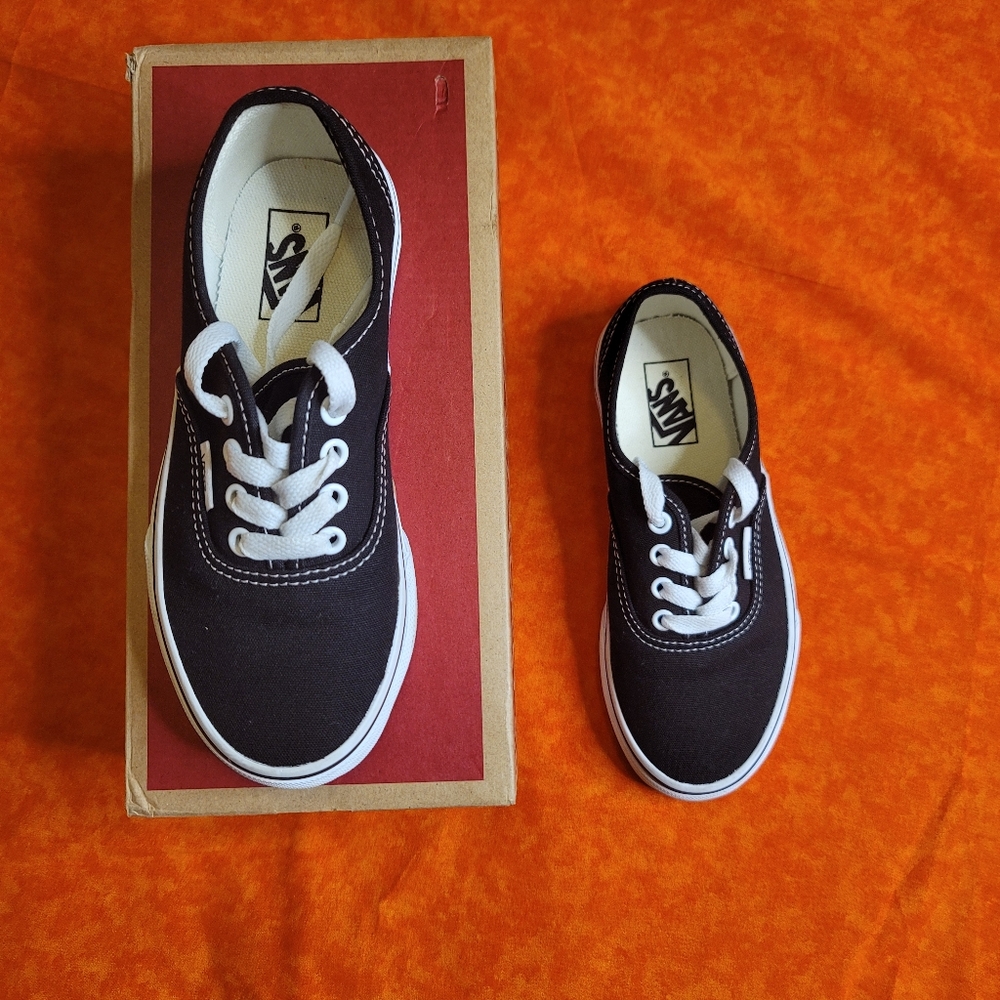 Blk/white youth vans size 1 US